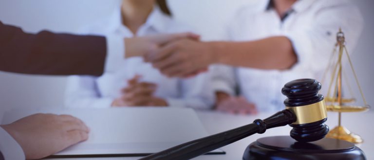 Read more about the article Sprzedaż nieruchomości nabytej w drodze aktu poświadczenia dziedziczenia, a nie testamentu