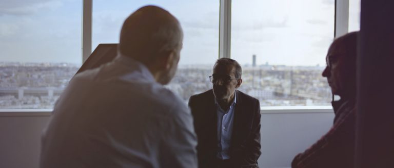 Read more about the article Dlaczego lepiej sprzedać nieruchomość przed działem spadku niż zrobić dział spadku, w którym jedna osoba dostaje całą nieruchomość, a potem sprzedaje?